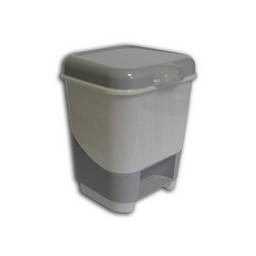 Контейнер д/мусора пластм. с педалью, с откидн. крышкой 8л арт.427 ("Полимербыт") *1/6