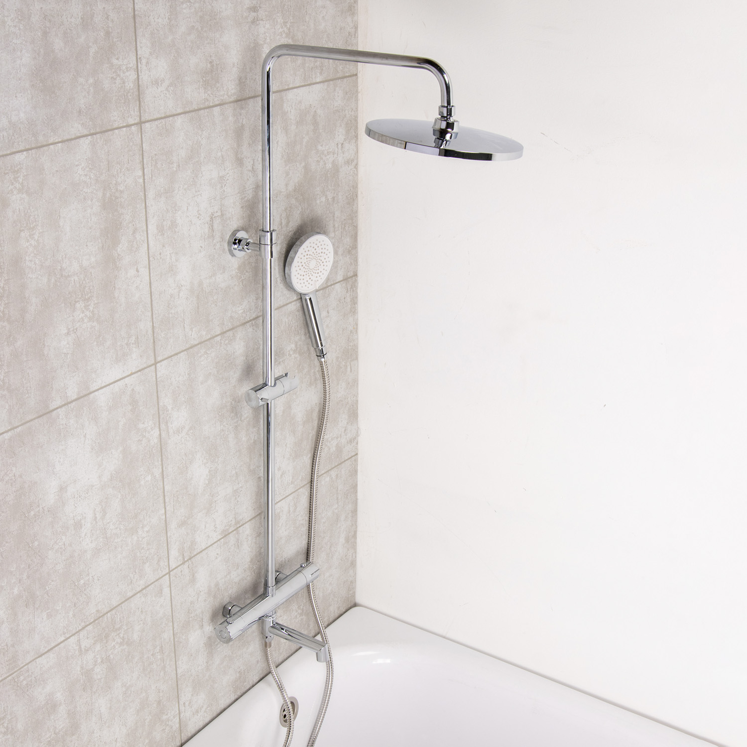 Смеситель д/ванны термостатич. со стойкой для душа + ручной и тропич. душ Milardo ILSSBTHM06 *1/3