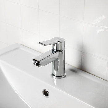 Смеситель для умывальника Milardo Stripe STRSB00M01 короткий излив, рычажный