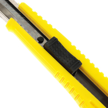 Нож строительный 18мм корпус пластик направл.металл автофиксация (3064957) "888" *1/90/360