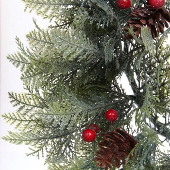 Венок хвойный "Искрящиеся ветви" d-50 см, литой ПВХ, шишки, ягоды